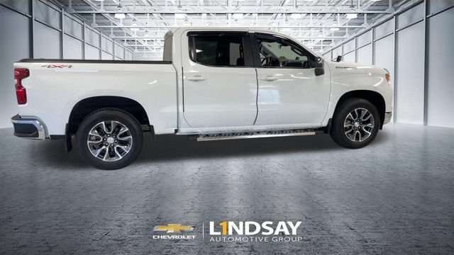 Used 2022 Chevrolet Silverado 1500 LT AWD/4WD image 2