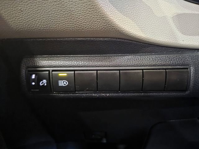 Used 2024 Toyota Corolla SE w/ SE Premium Package image 19