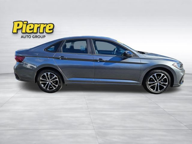 Used 2025 Volkswagen Jetta Sport image 6
