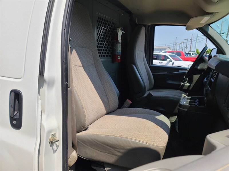 Used 2015 Chevrolet Express 2500 RWD image 12
