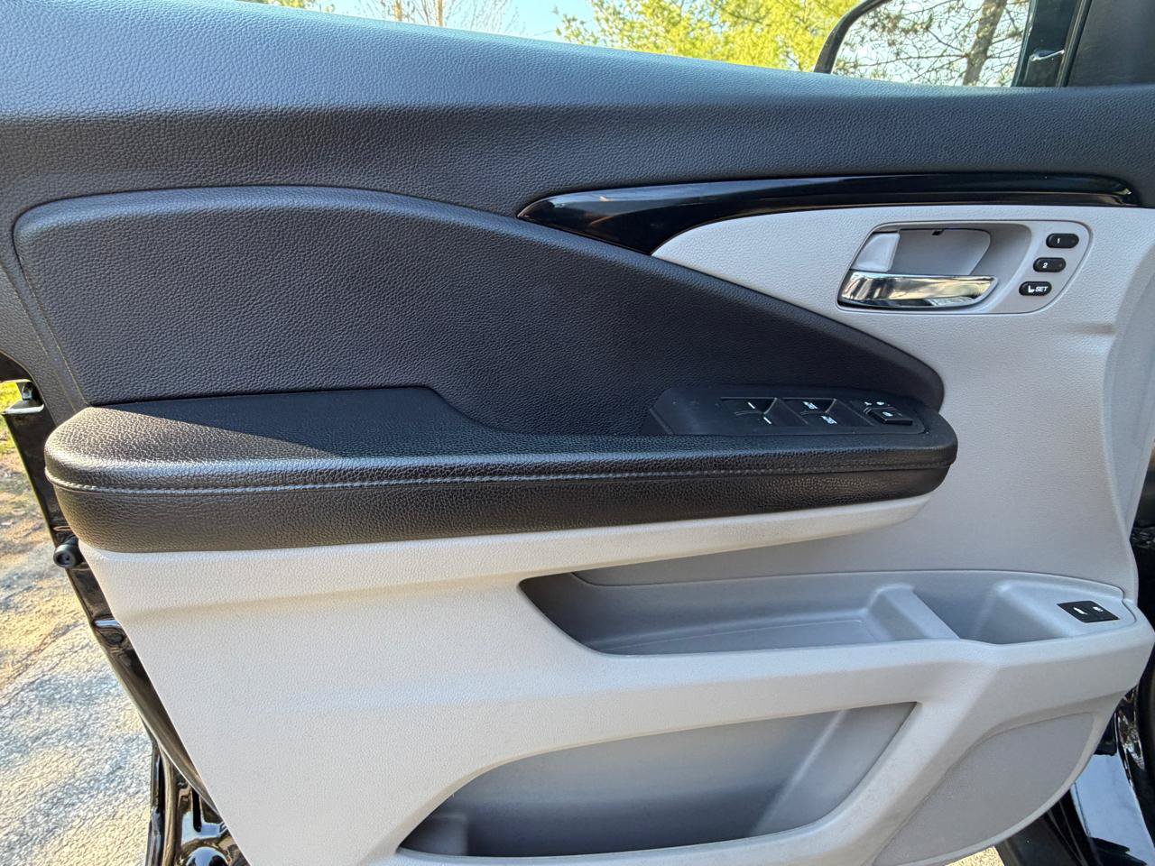 Used 2019 Honda Pilot Touring image 17
