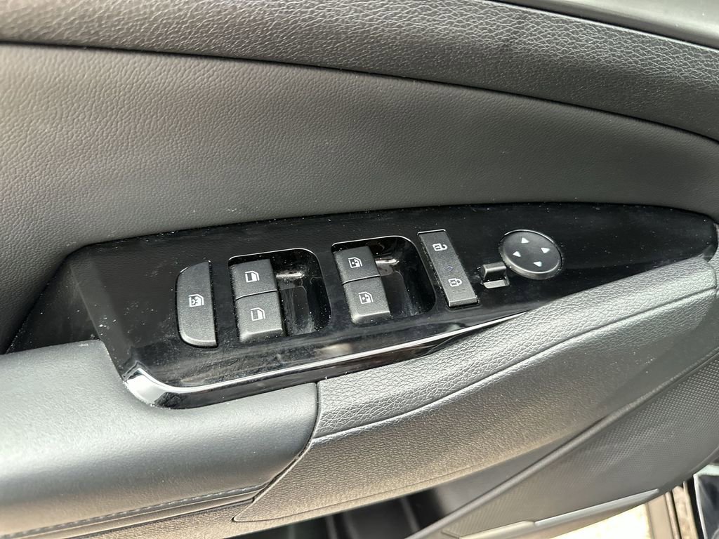 Used 2025 Kia Sportage EX FWD image 13