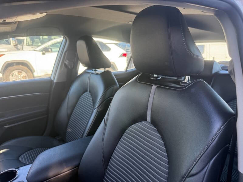 Used 2024 Toyota Camry SE image 9