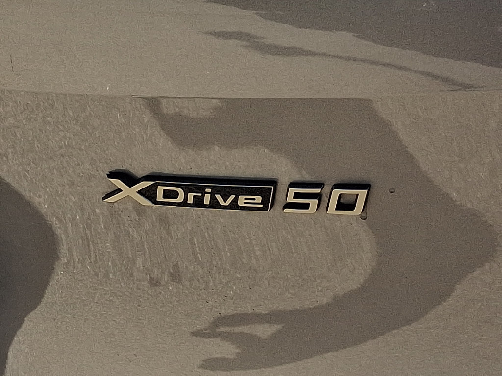 Used 2023 BMW iX xDrive50 w/ Sport Package AWD/4WD image 32
