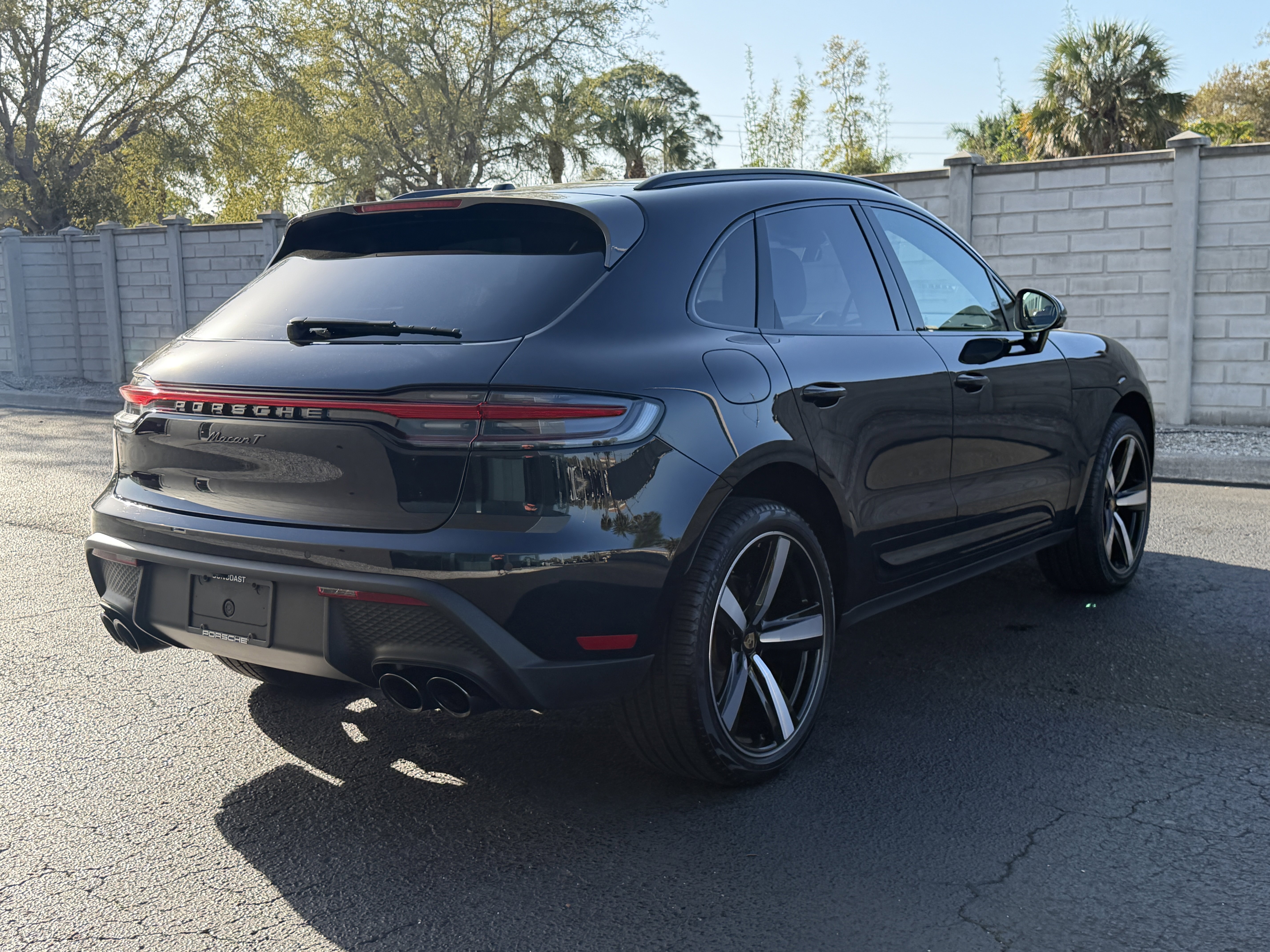 Certified 2025 Porsche Macan Turbo image 6