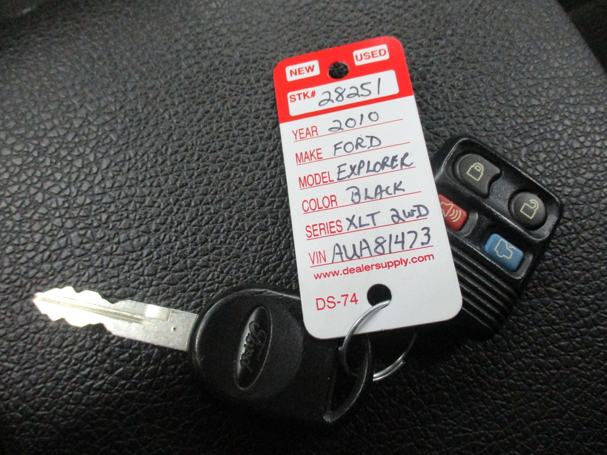 Used 2010 Ford Explorer XLT image 28