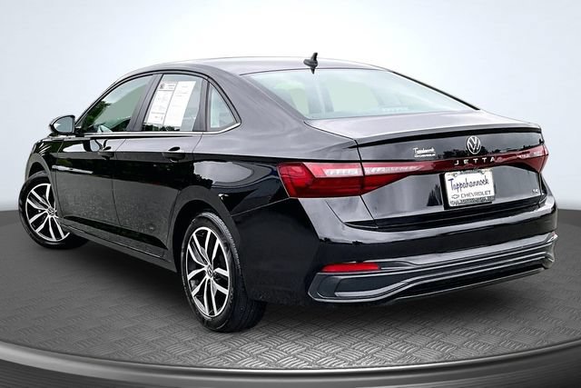 Used 2025 Volkswagen Jetta SE FWD image 4