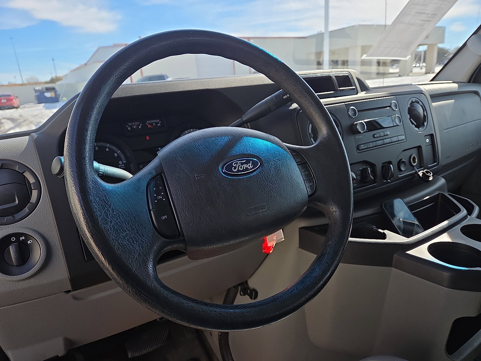 Used 2014 Ford E-350 and Econoline 350 XLT image 11