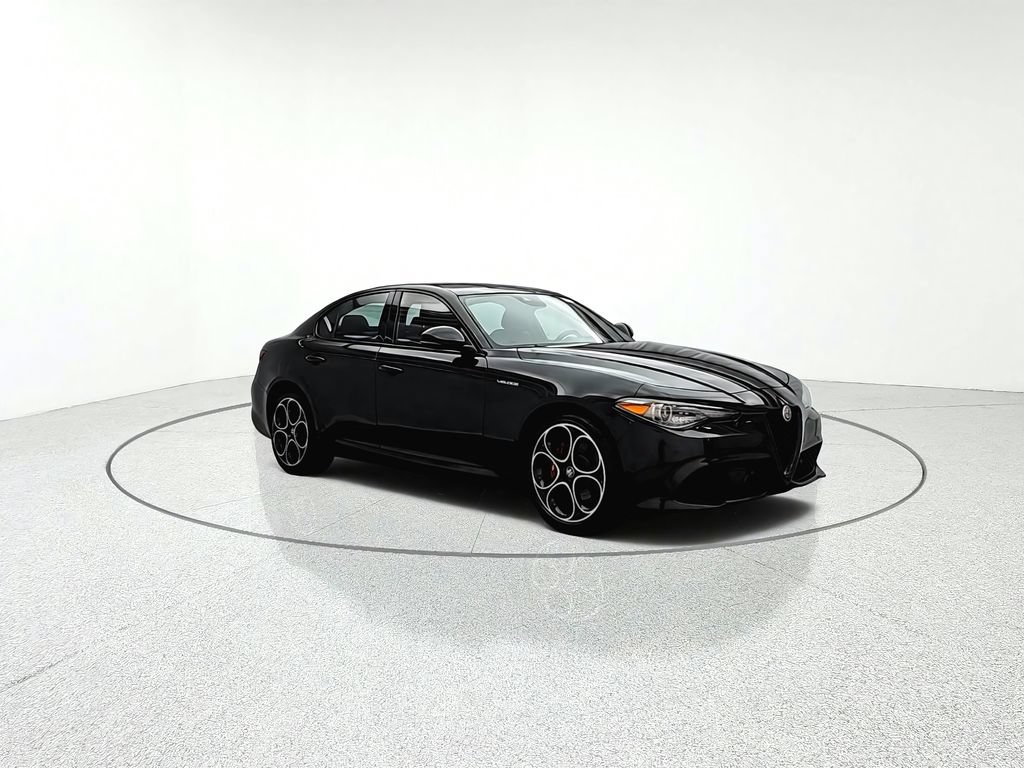 Used 2023 Alfa Romeo Giulia Veloce AWD/4WD image 8