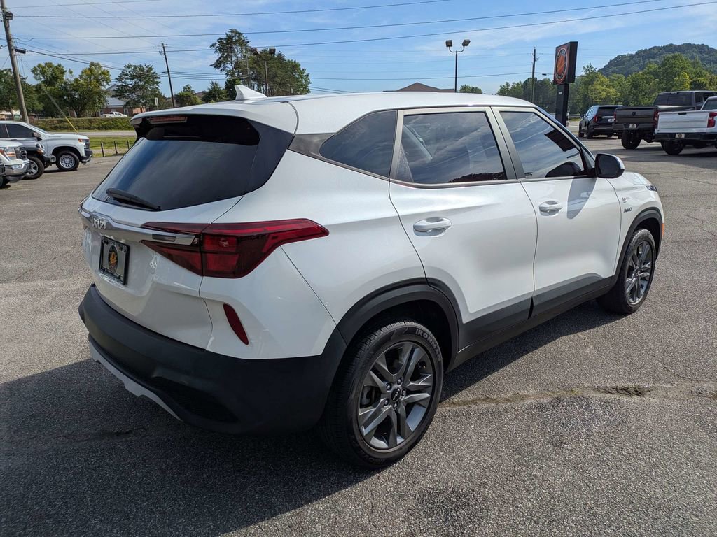 Used 2023 Kia Seltos LX AWD/4WD image 4