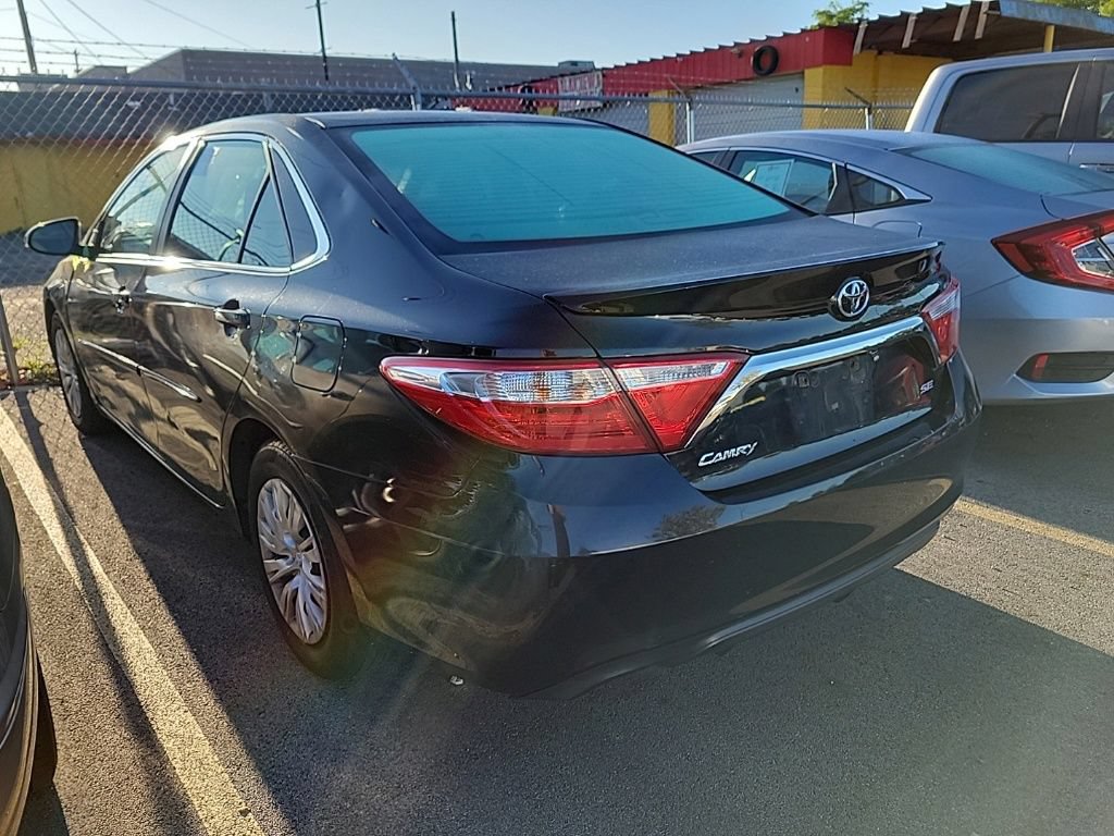 Used 2017 Toyota Camry SE w/ Protection Package (Q2) FWD image 4