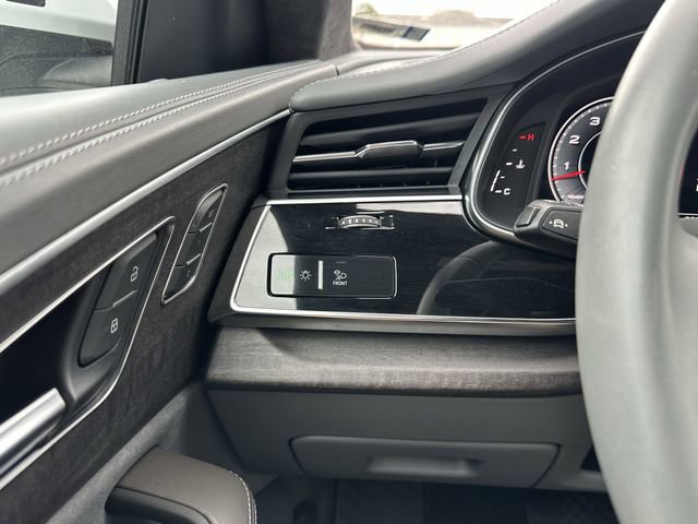 Used 2022 Audi Q8 Prestige image 31