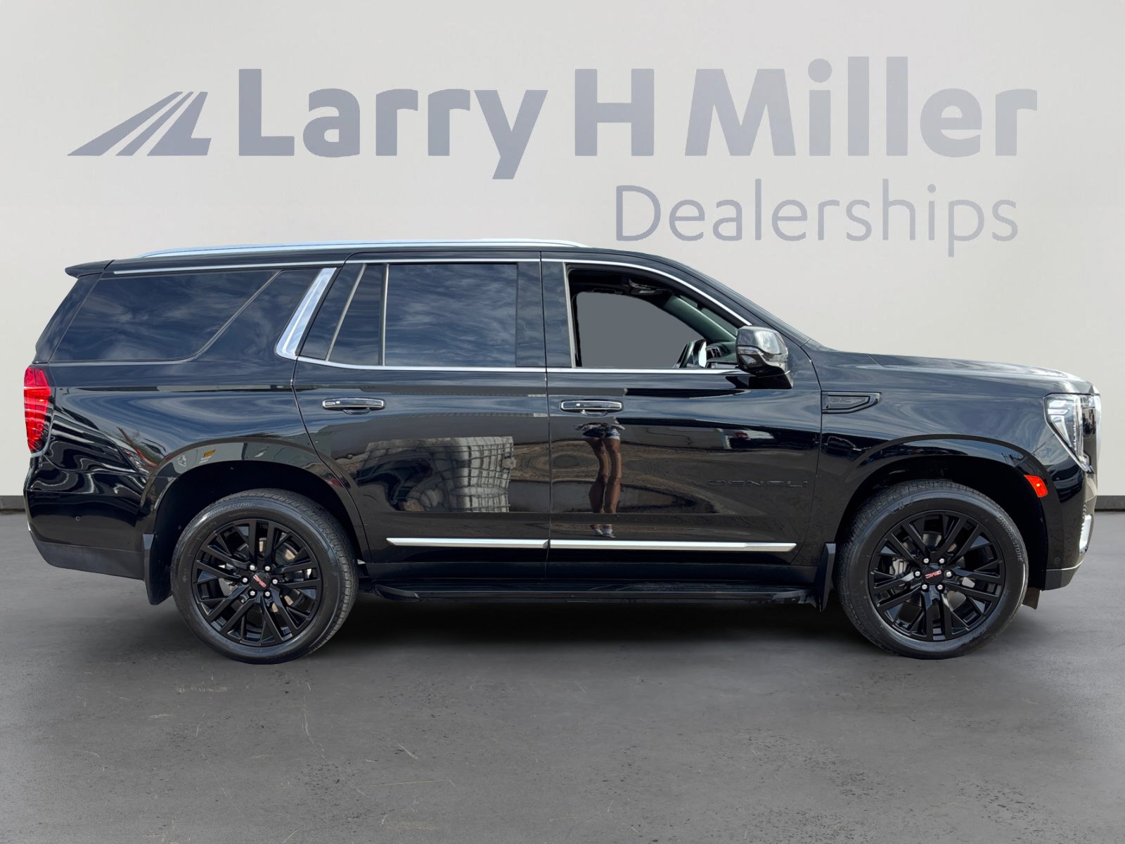 Used 2023 GMC Yukon Denali w/ Advanced Technology Package image 6