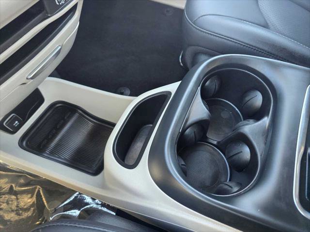 Used 2024 Chrysler Pacifica Touring-L FWD image 31