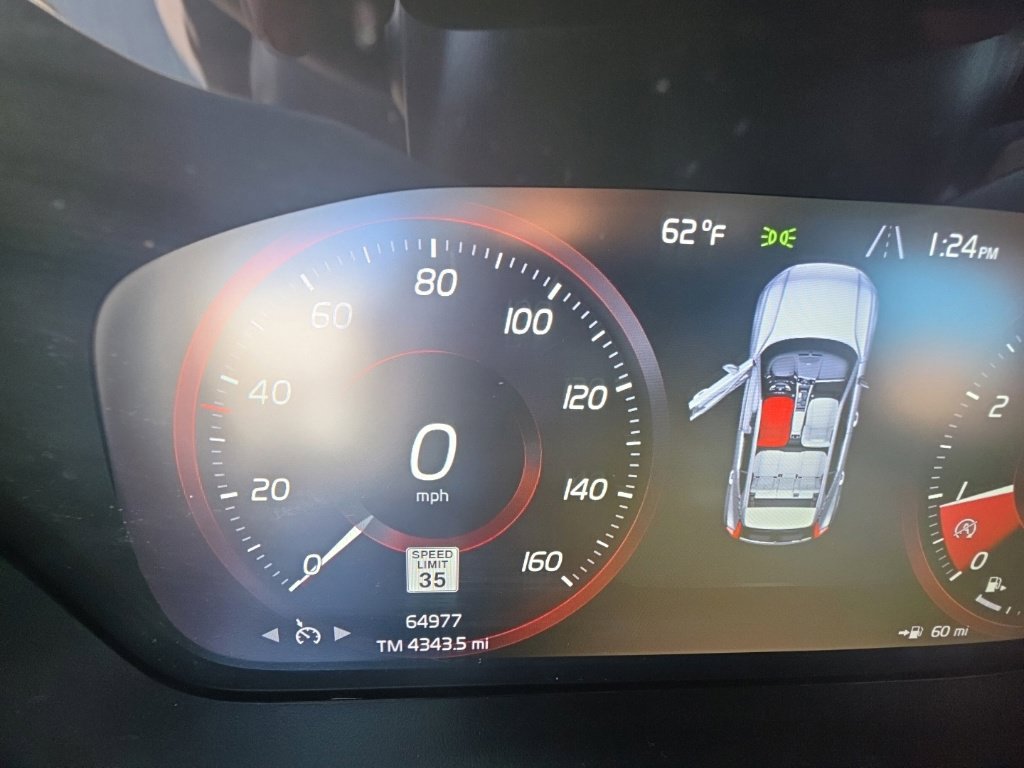 Used 2020 Volvo XC40 T4 Momentum FWD image 17