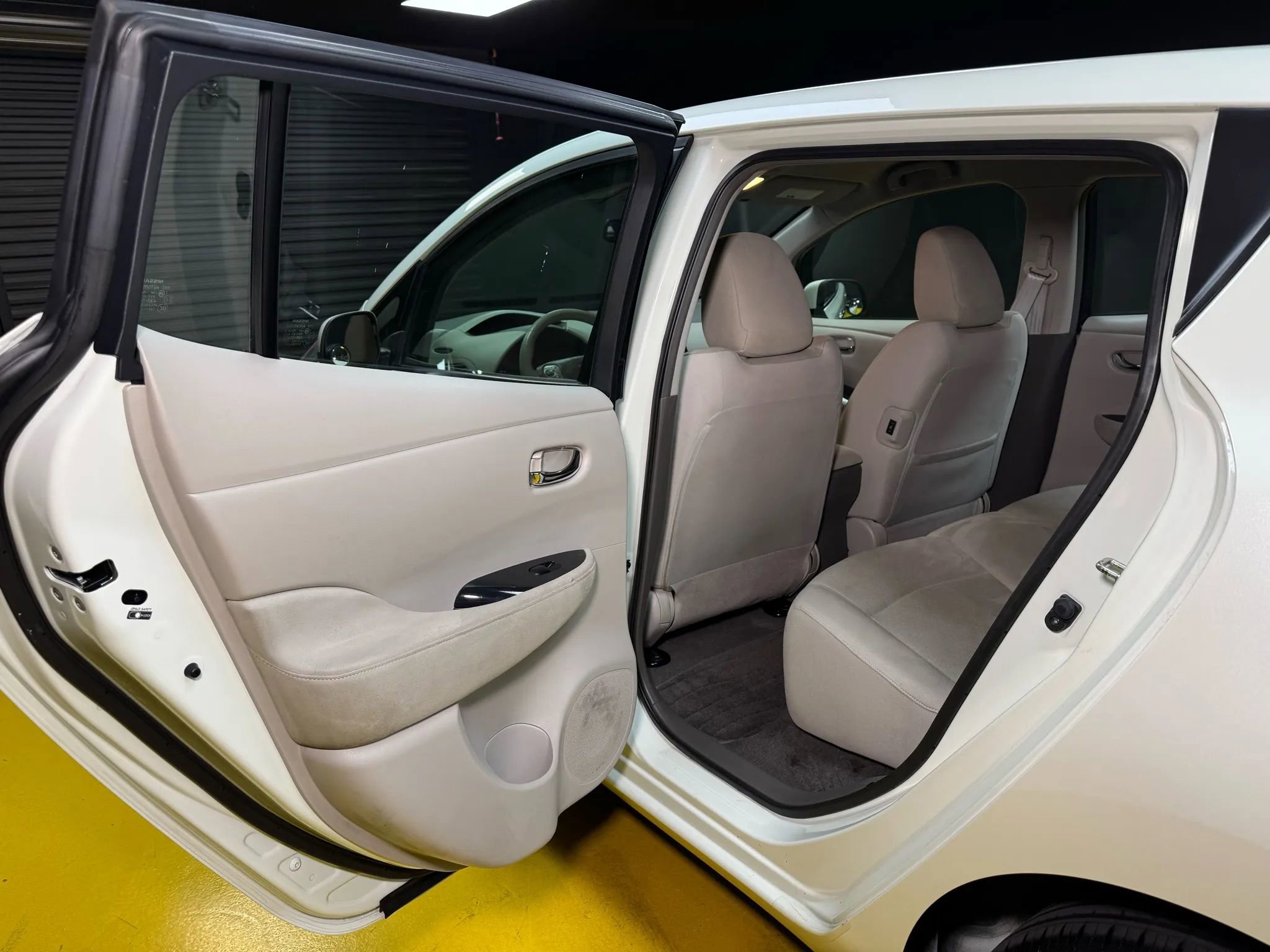 Used 2012 Nissan Leaf SV image 16