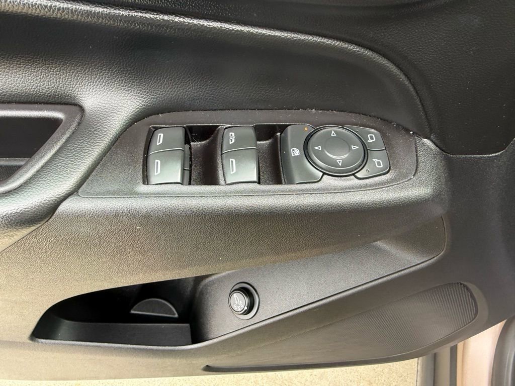 Used 2019 Chevrolet Equinox LT w/ Driver Convenience Package image 28