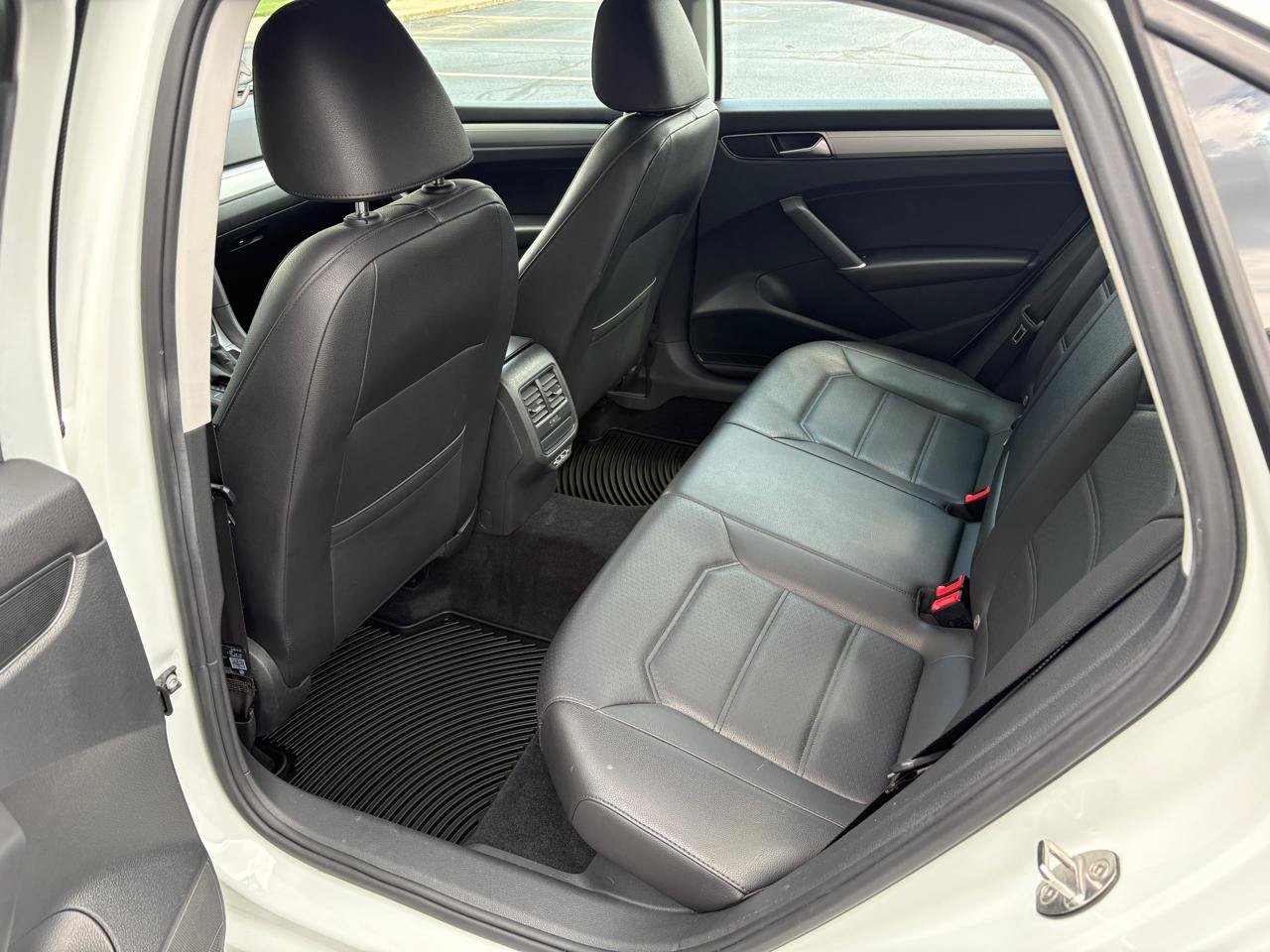 Used 2019 Volkswagen Passat 2.0T Wolfsburg FWD image 14