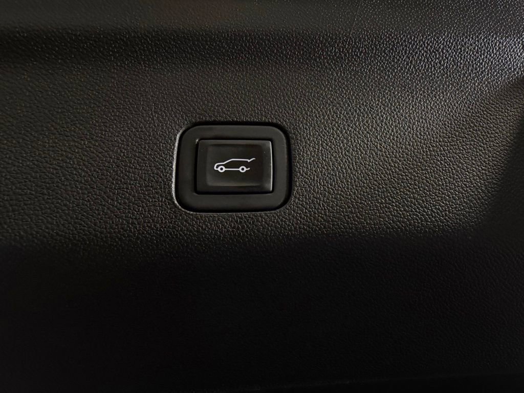 Used 2023 GMC Yukon AT4 w/ AT4 Premium Package image 30