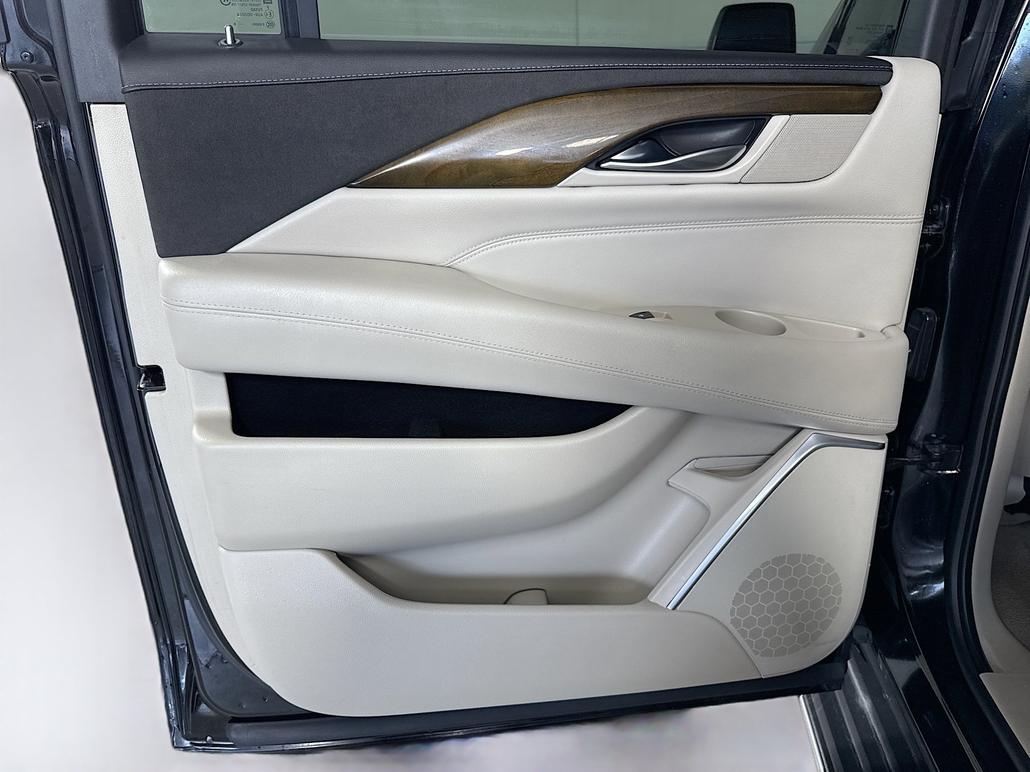 Used 2019 Cadillac Escalade ESV Luxury image 25