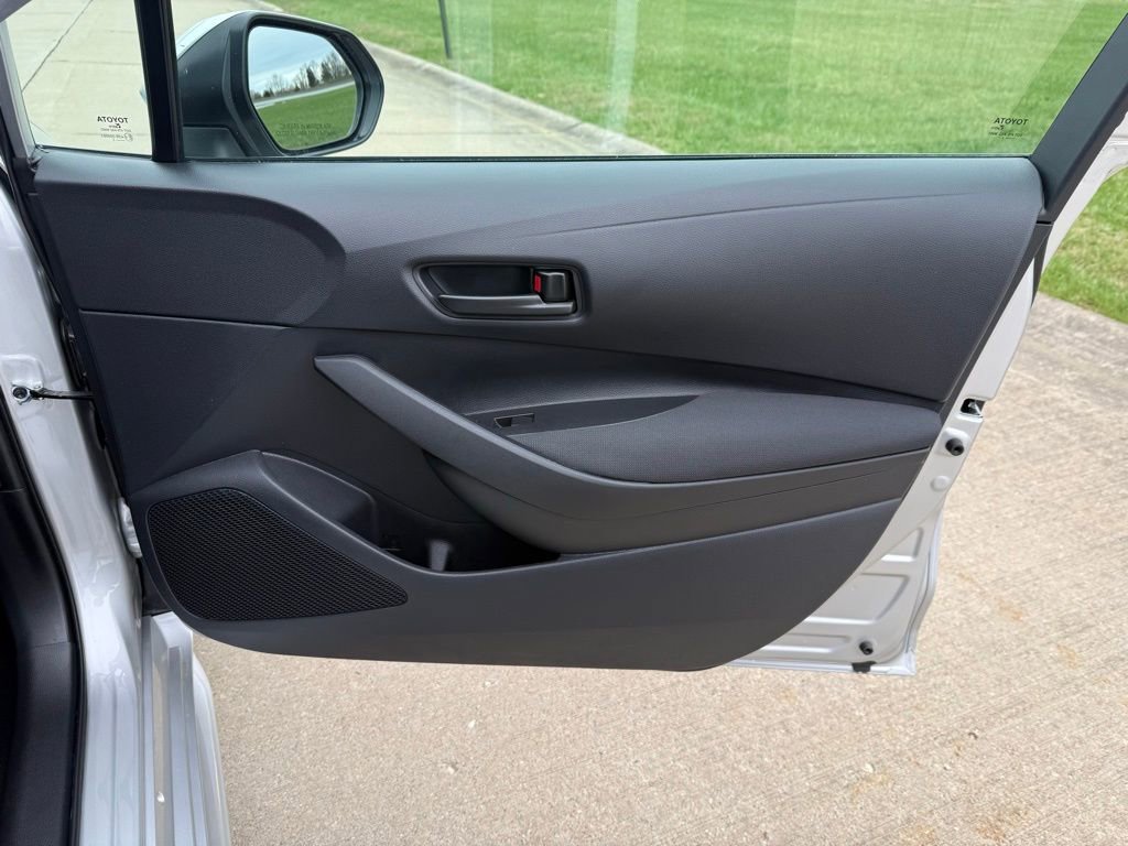 Used 2025 Toyota Corolla LE FWD image 20
