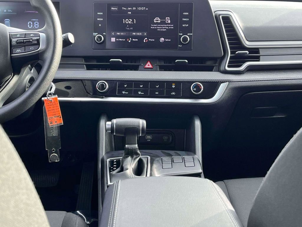 Used 2024 Kia Sportage LX image 3