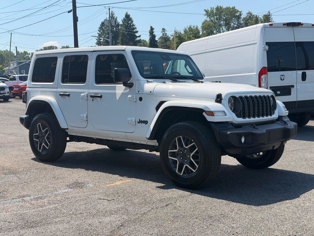 Used 2025 Jeep Wrangler Unlimited Sahara AWD/4WD image 4