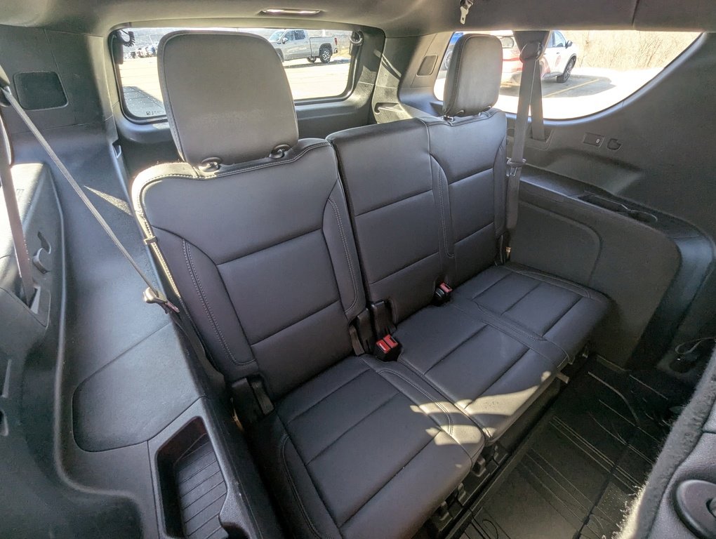 Used 2022 Chevrolet Suburban Z71 w/ Luxury Package image 23