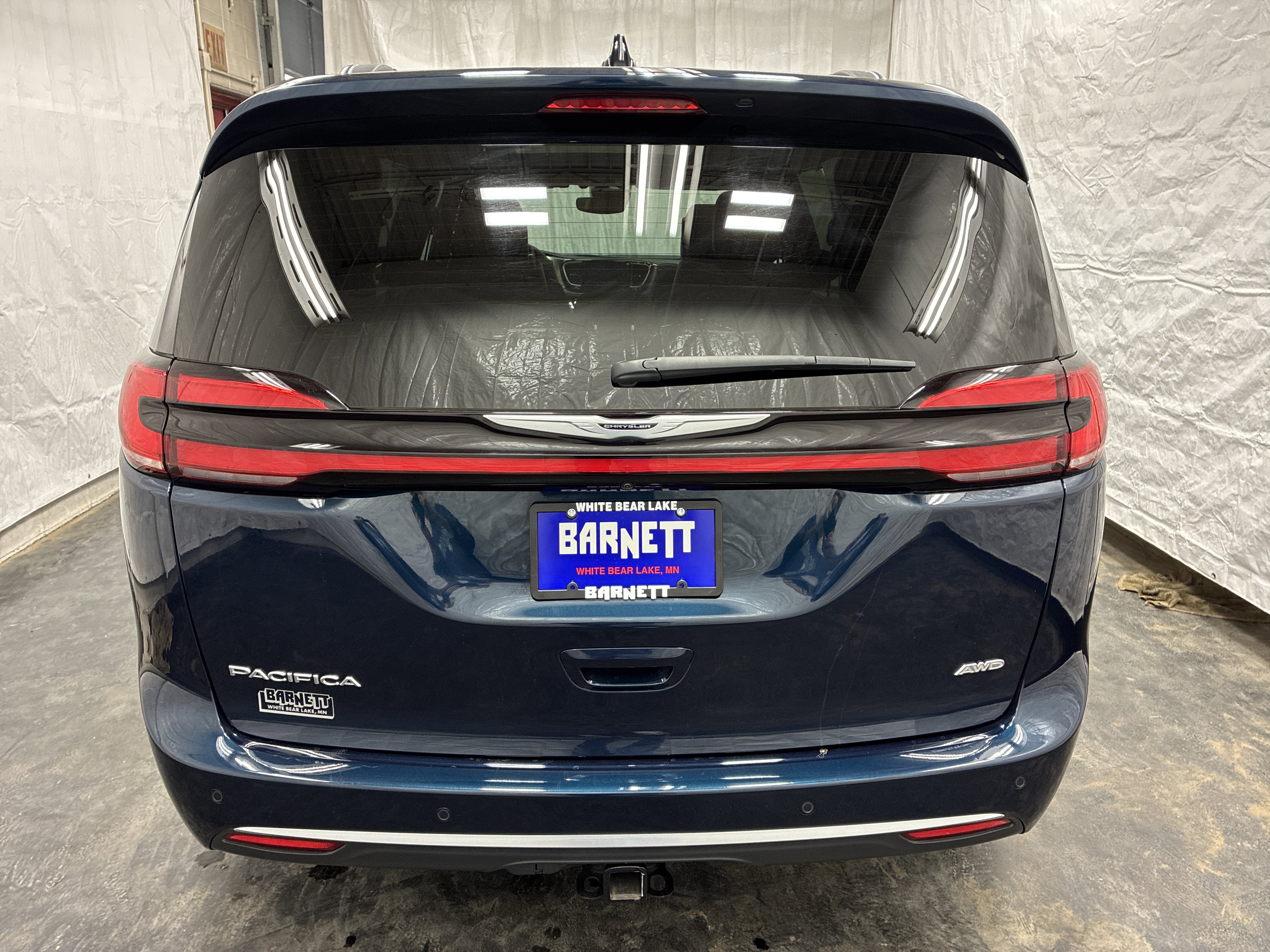 Certified 2025 Chrysler Pacifica Pinnacle w/ Trailer Tow Group AWD/4WD image 9