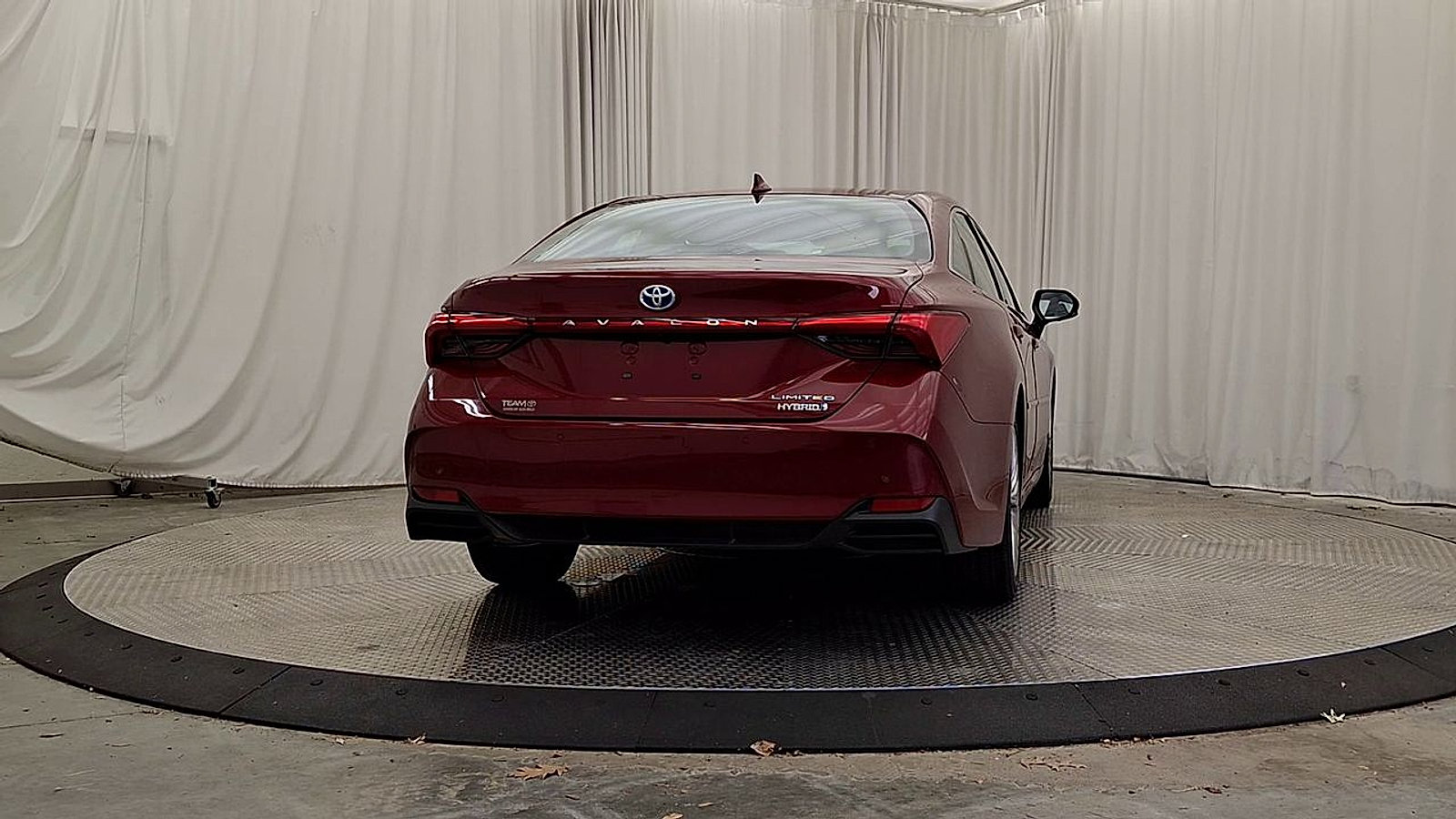 Certified 2022 Toyota Avalon Limited w/ Advanced Safety Package FWD image 8