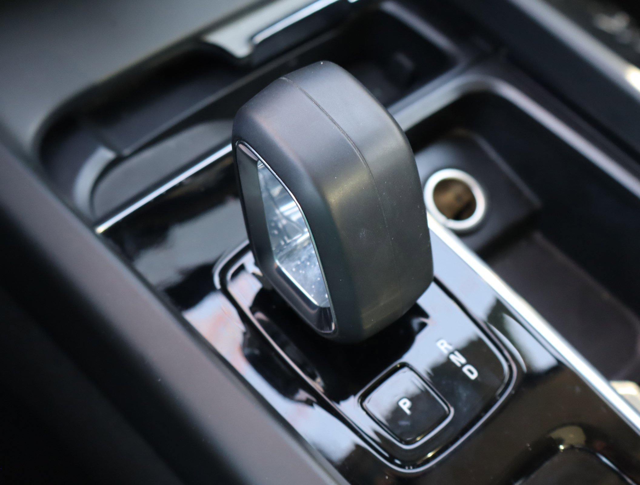 Used 2025 Volvo XC60 B5 Plus image 34