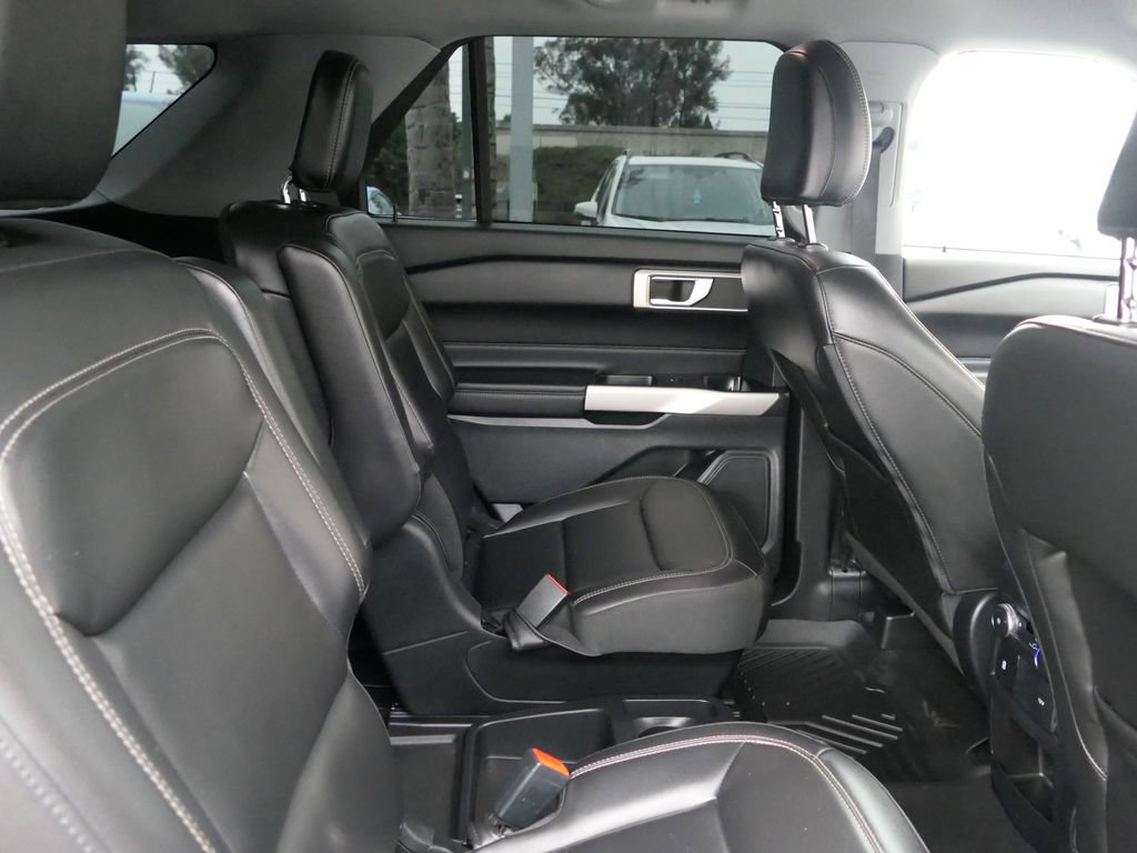Used 2021 Ford Explorer XLT w/ Equipment Group 202A RWD image 26