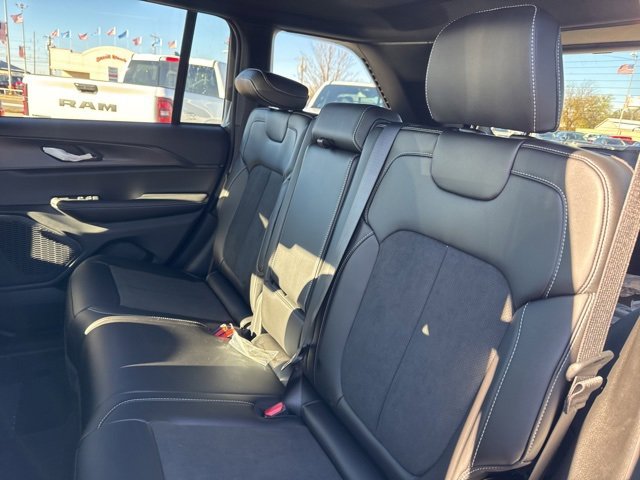 New 2025 Jeep Grand Cherokee Altitude image 13