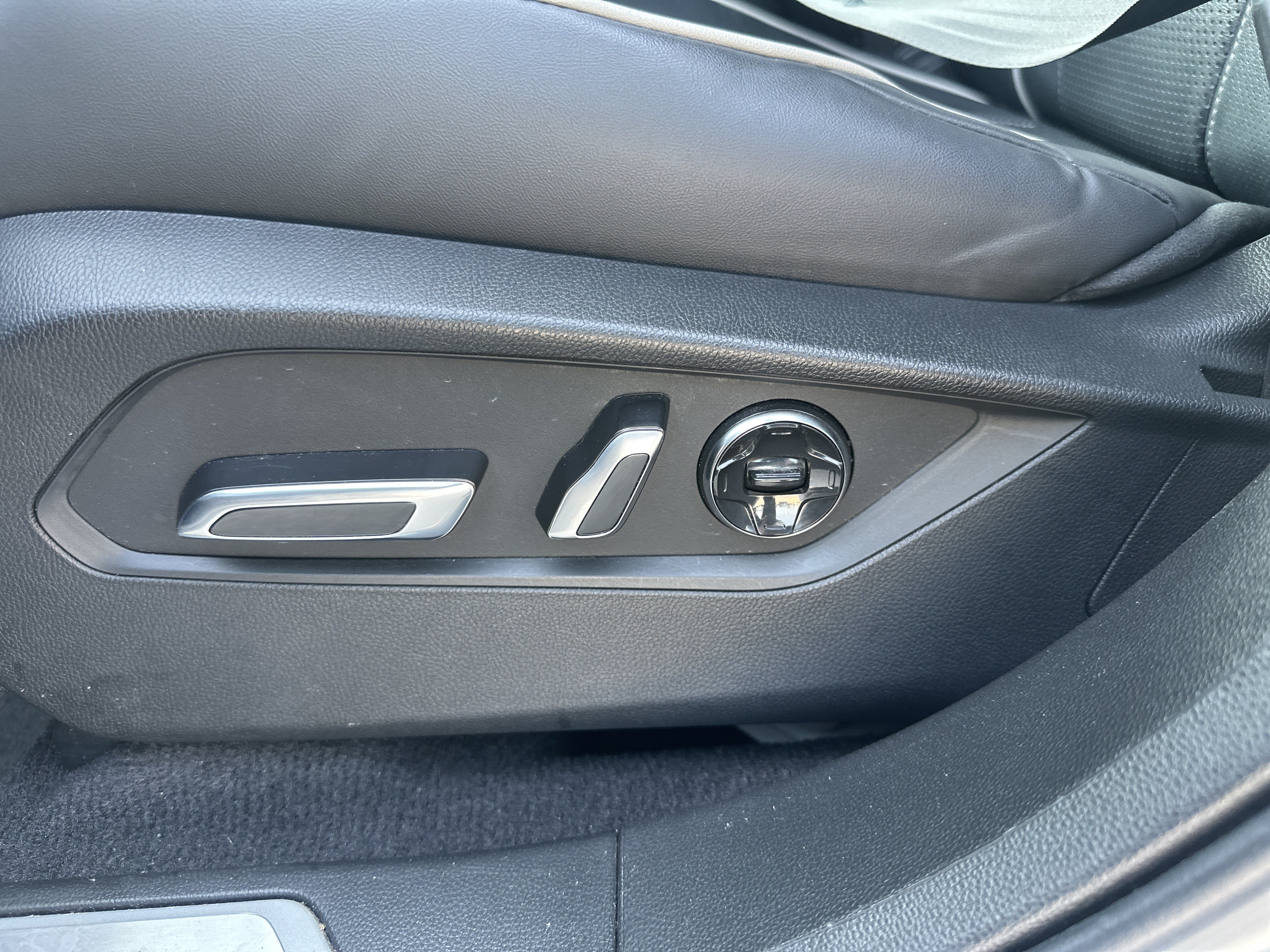 Used 2023 Acura RDX AWD w/ Advance Package image 12