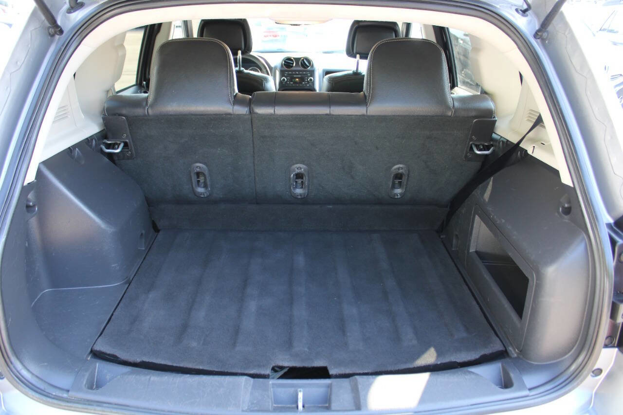 Used 2016 Jeep Compass Latitude image 14