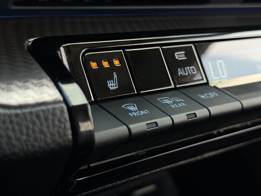 Certified 2025 Toyota Prius XLE AWD/4WD image 27