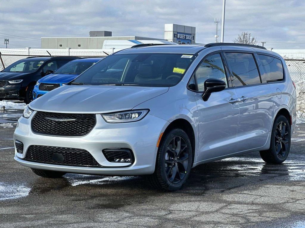 New 2026 Chrysler Pacifica Limited w/ S Appearance Package image 6