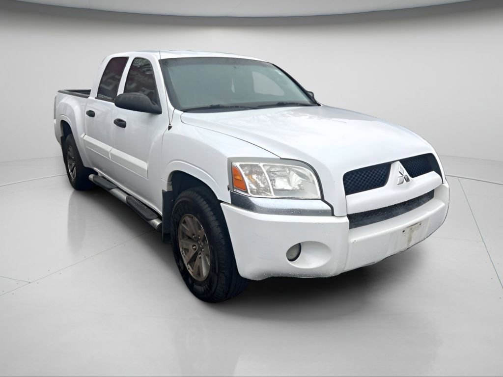 Used 2007 Mitsubishi Raider LS image 2