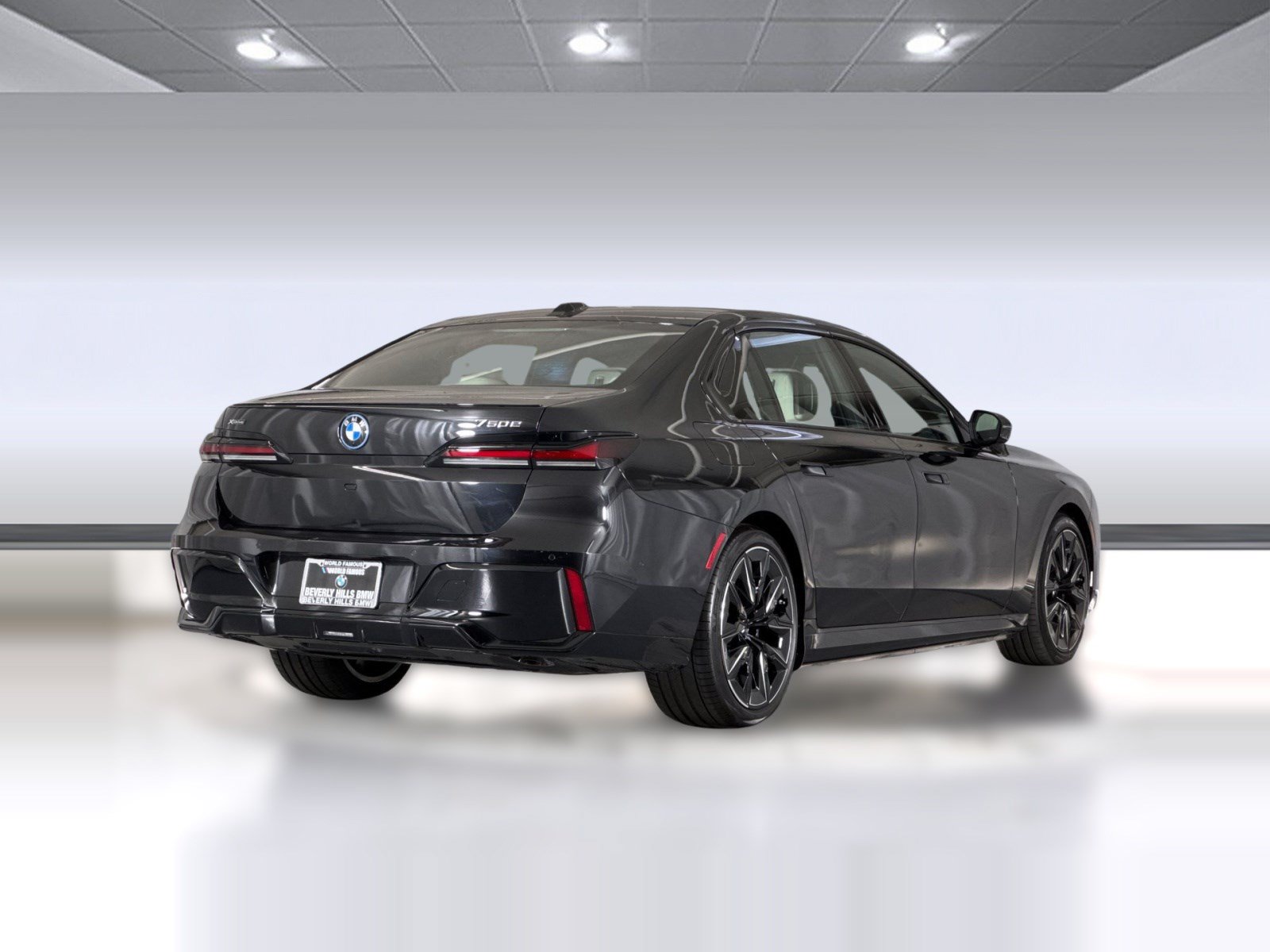 New 2026 BMW 750e xDrive w/ Premium Package AWD/4WD image 9