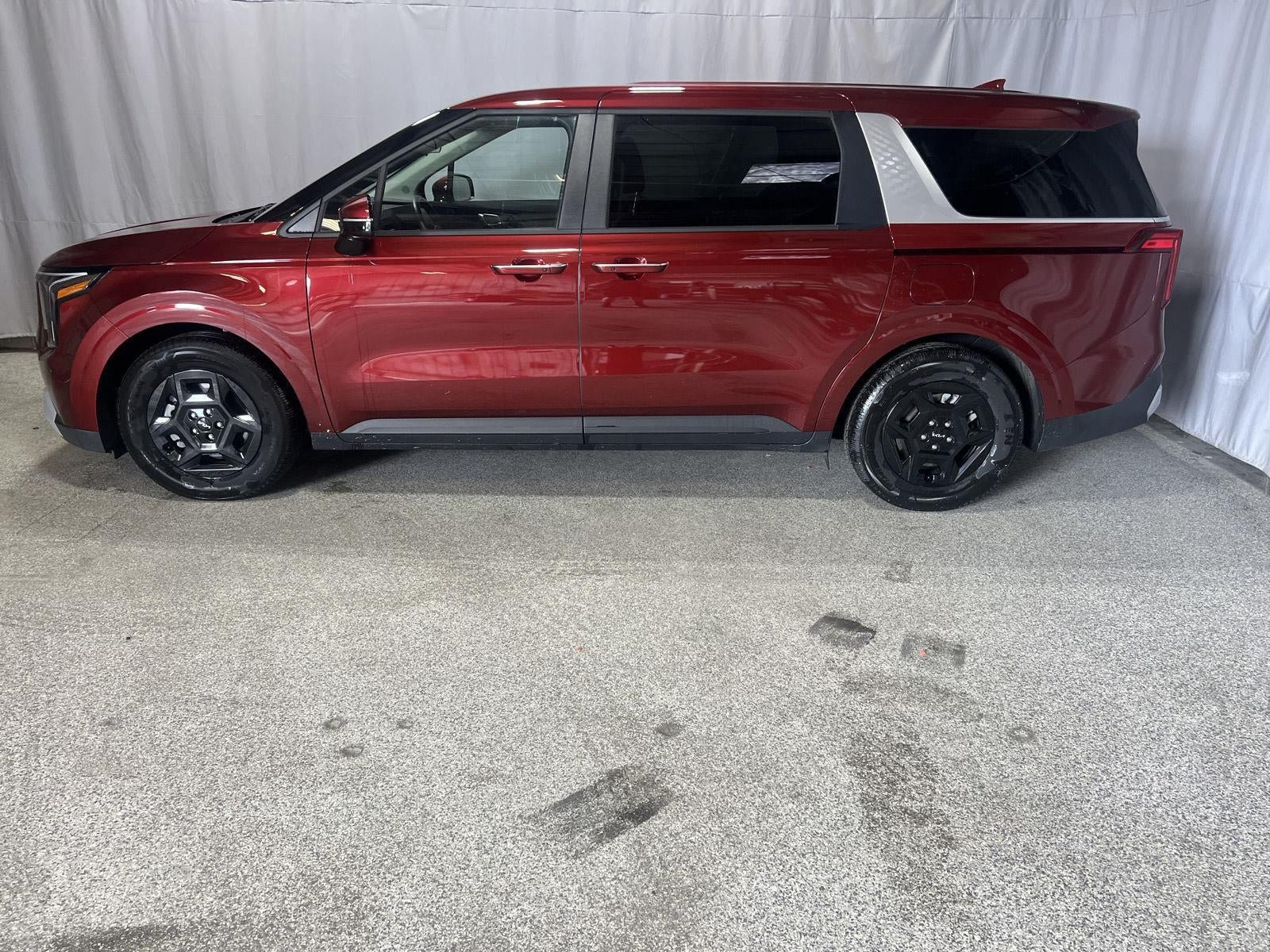 Used 2026 Kia Carnival FWD image 5