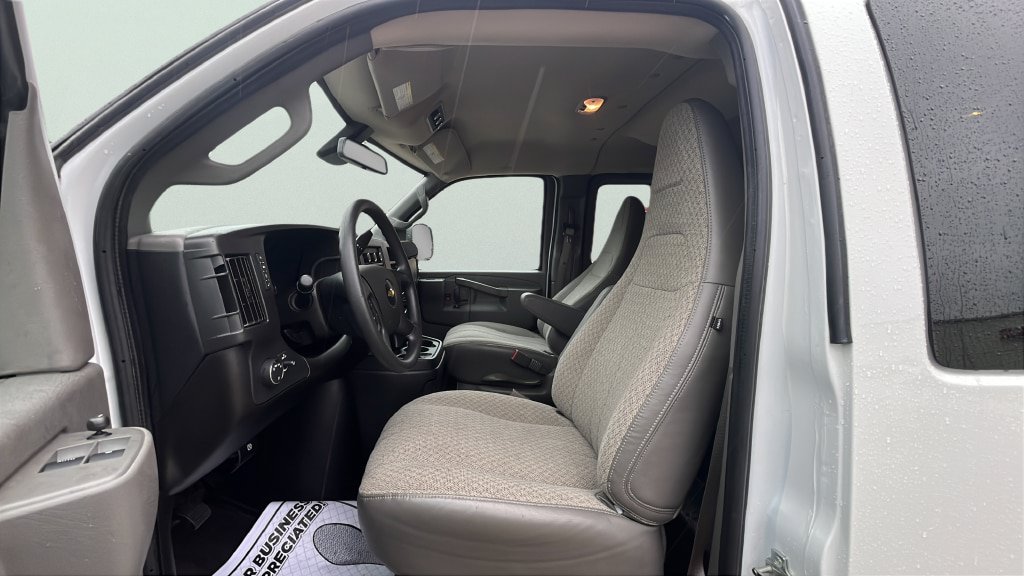 Used 2025 Chevrolet Express 3500 LT w/ LT Preferred Equipment Group RWD image 14