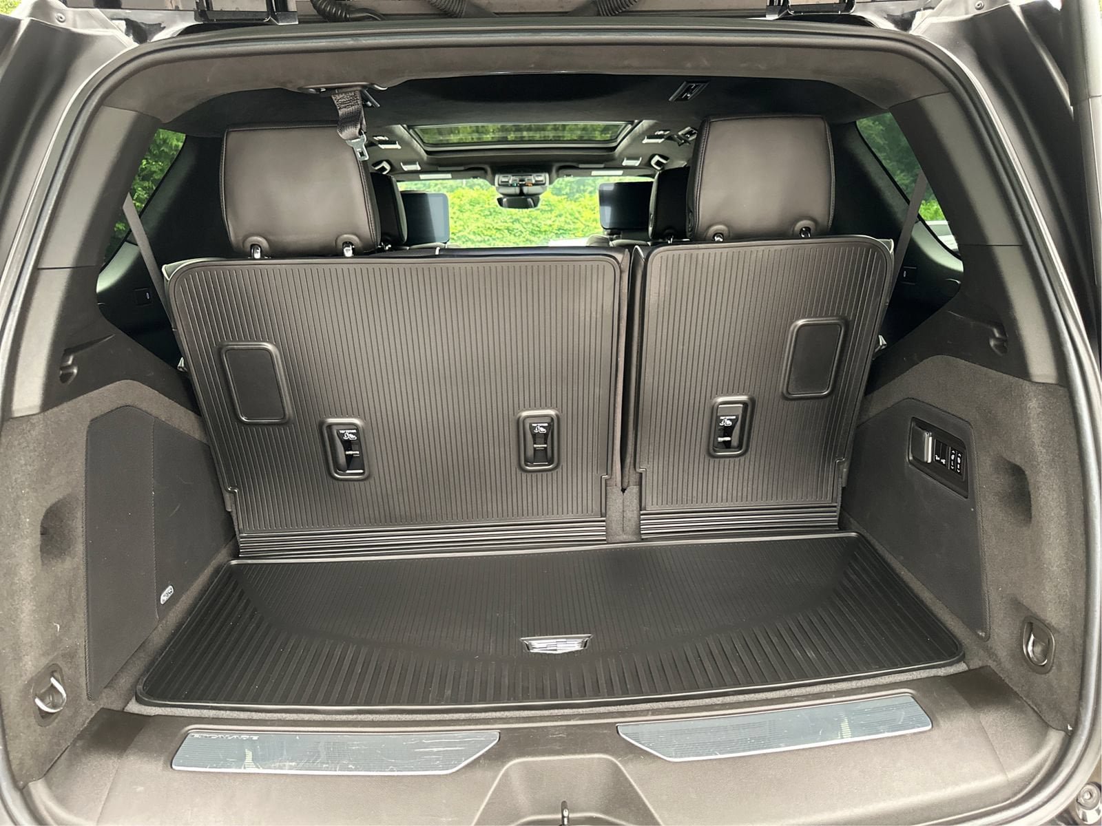 Certified 2023 Cadillac Escalade Sport Platinum w/ LPO, Floor Liner Package AWD/4WD image 13