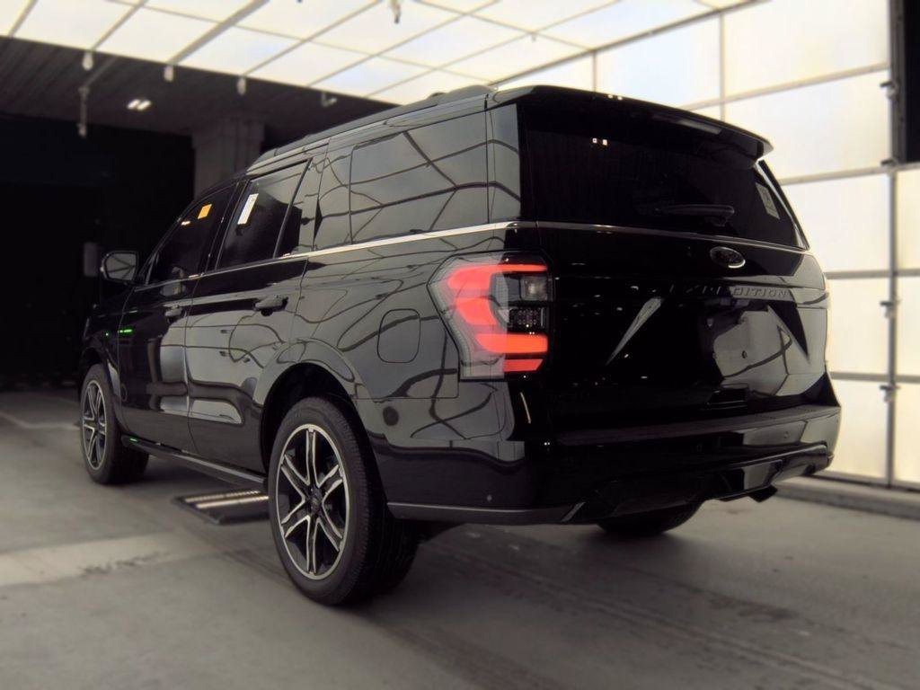 Used 2021 Ford Expedition Limited AWD/4WD image 4