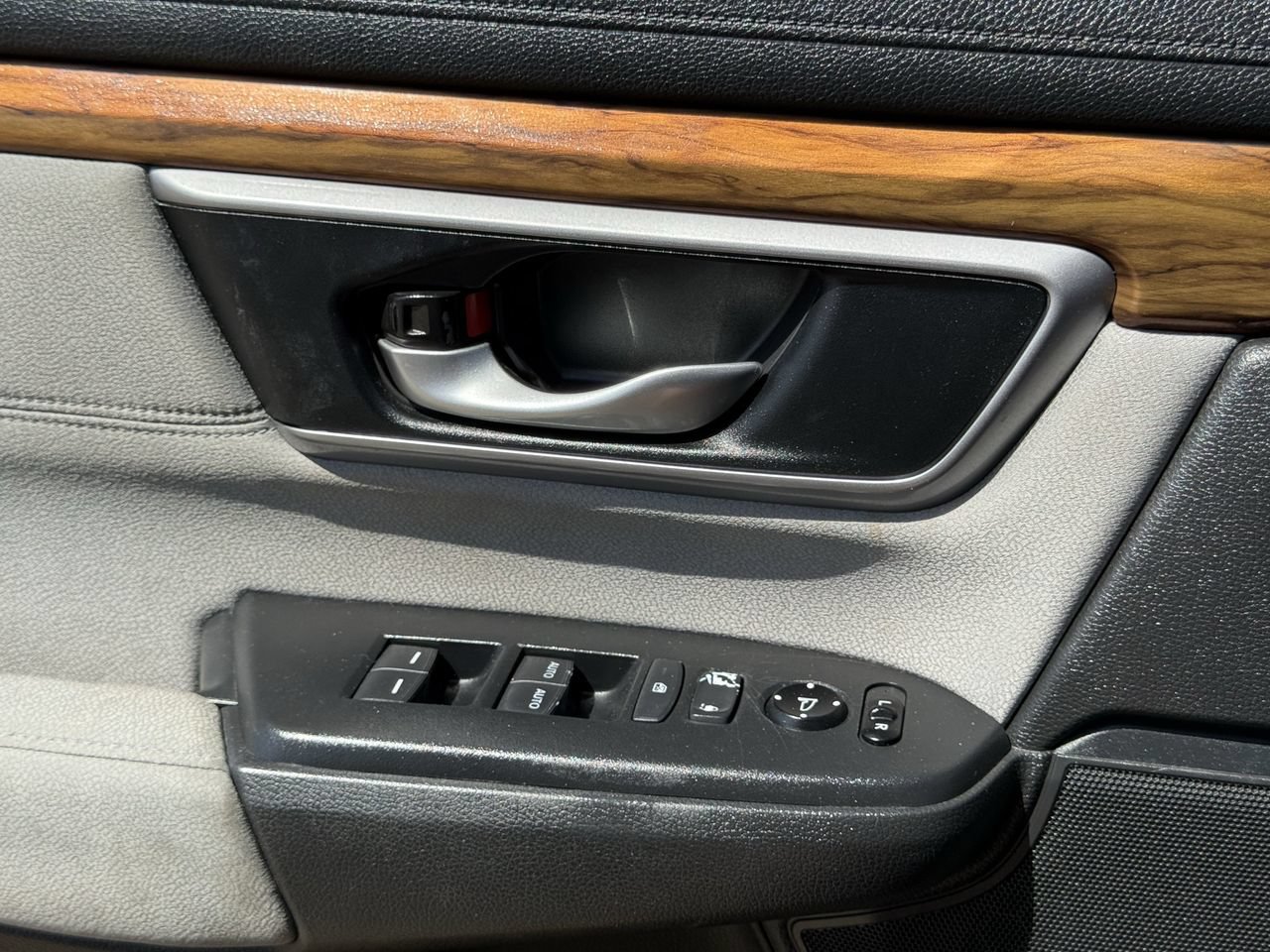 Used 2017 Honda CR-V EX image 23