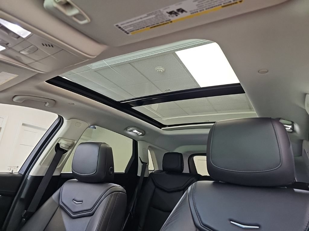 Used 2018 Cadillac XT5 Luxury w/ Driver Awareness Package AWD/4WD image 24