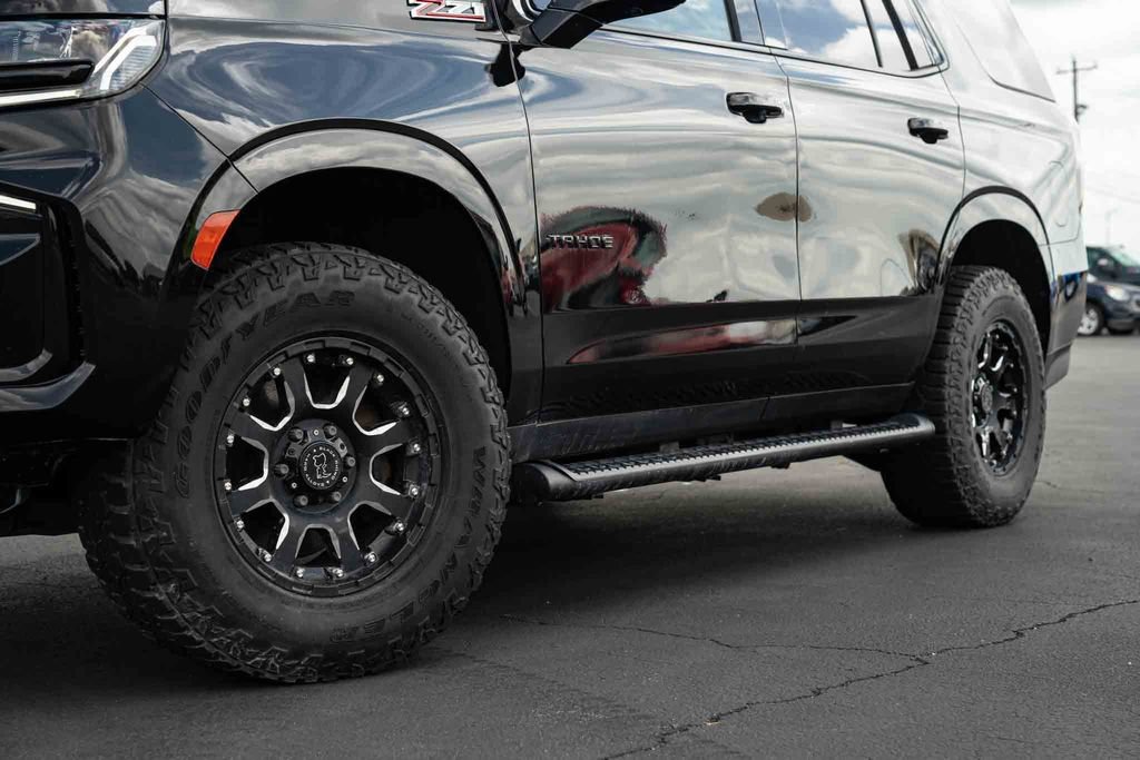 Used 2023 Chevrolet Tahoe Z71 w/ Luxury Package AWD/4WD image 6