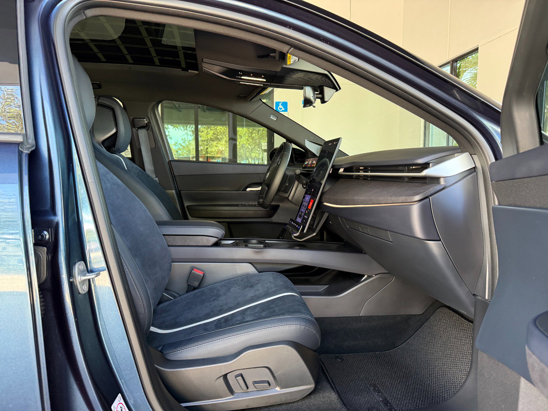 Used 2023 Fisker Ocean Extreme image 29