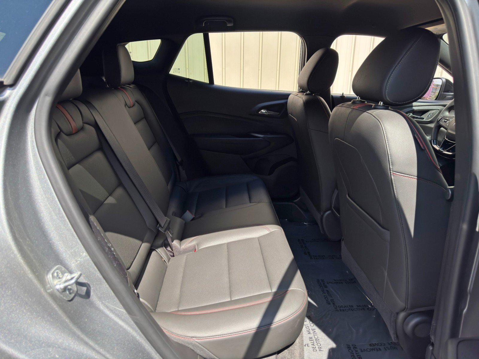 Used 2025 Chevrolet Trax RS FWD image 33