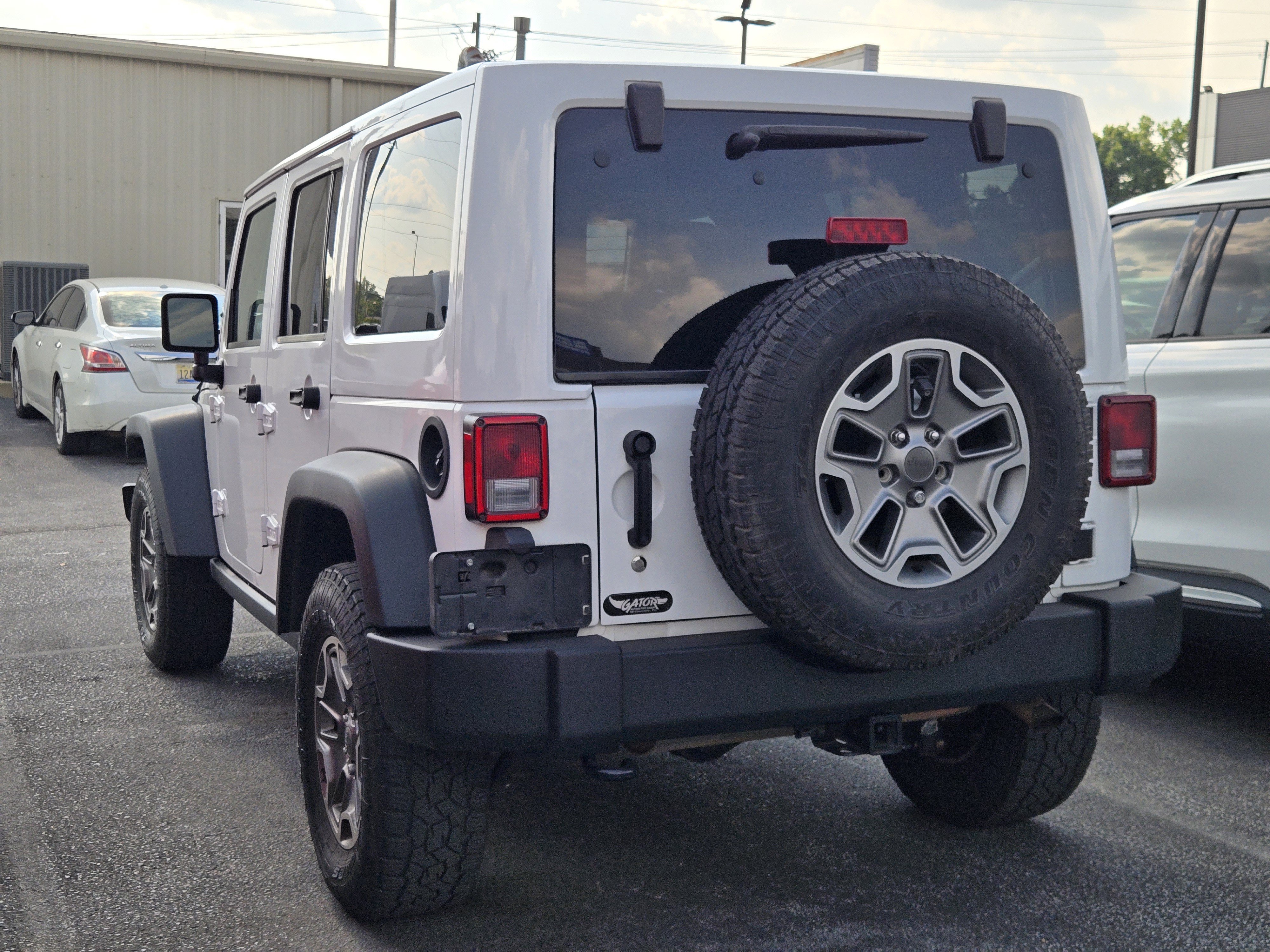 Used 2015 Jeep Wrangler Unlimited Rubicon w/ Connectivity Group AWD/4WD image 6