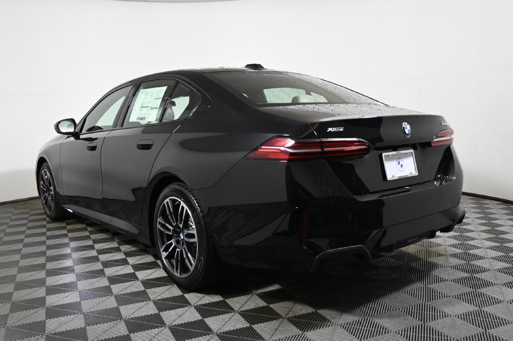 Used 2026 BMW 530i xDrive w/ M Sport Package AWD/4WD image 5